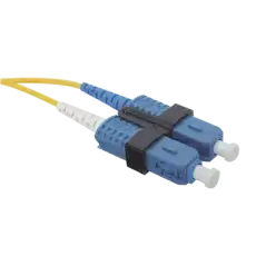 Jumper de Fibra Óptica Monomodo (OS2) XGLO LC UPC SC UPC Duplex OFNR Color Amarillo 5 Metros|SIEMON|Fibra Óptica