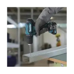 Atornillador broquero cambio rápido 3 8 in .  2 baterías 12v de 1.5 amperes y cargador.
